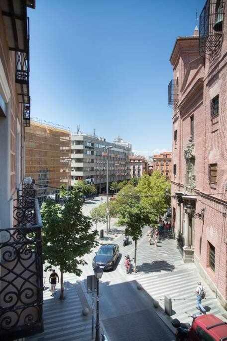 Un Fascinante Estudio En Madrid Centro Exterior photo